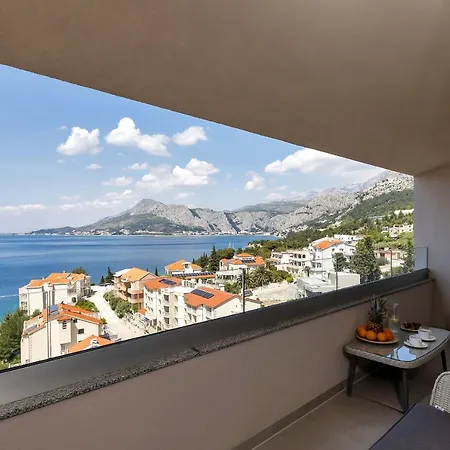 Apartment The View. In Omis-nemira. Omis