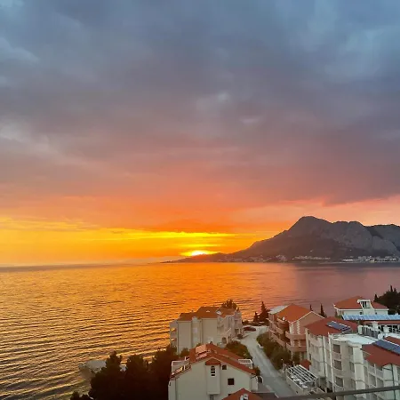 The View. In Omis-nemira. Omis