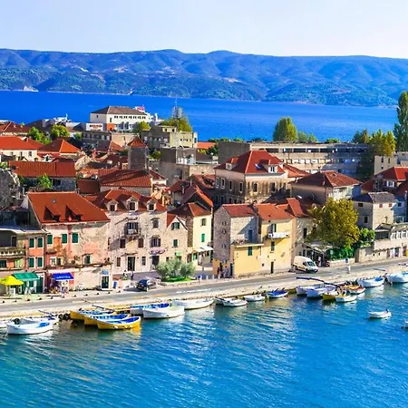 The View. In Omis-nemira. *