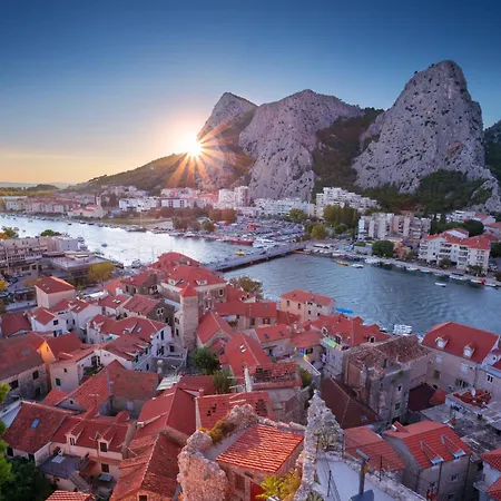 The View. In Omis-nemira. *