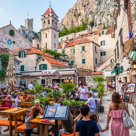 The View. In Omis-nemira.