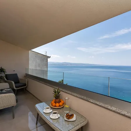 The View. In Omis-nemira. *