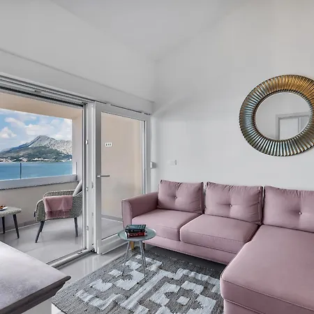 Apartment The View. In Omis-nemira. Omis